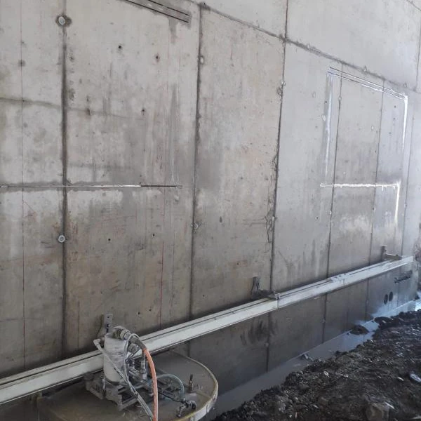 Taglio muro in cemento di un capannone a Piacenza a prezzi concorrenziali